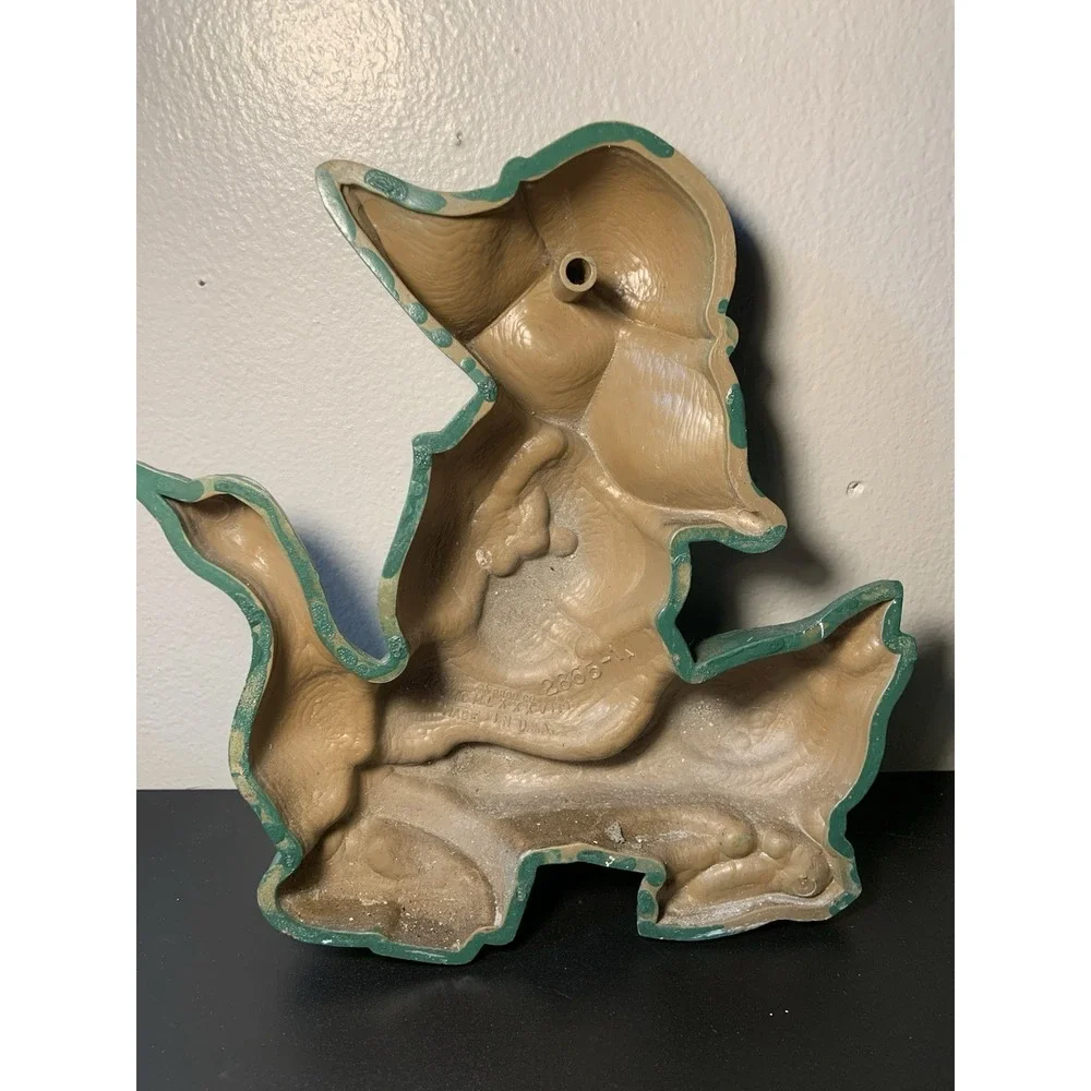 1988 Burwood Plastic Wall Hanging Boy Goose Caretakers‎ 2865-1/2 Vintage